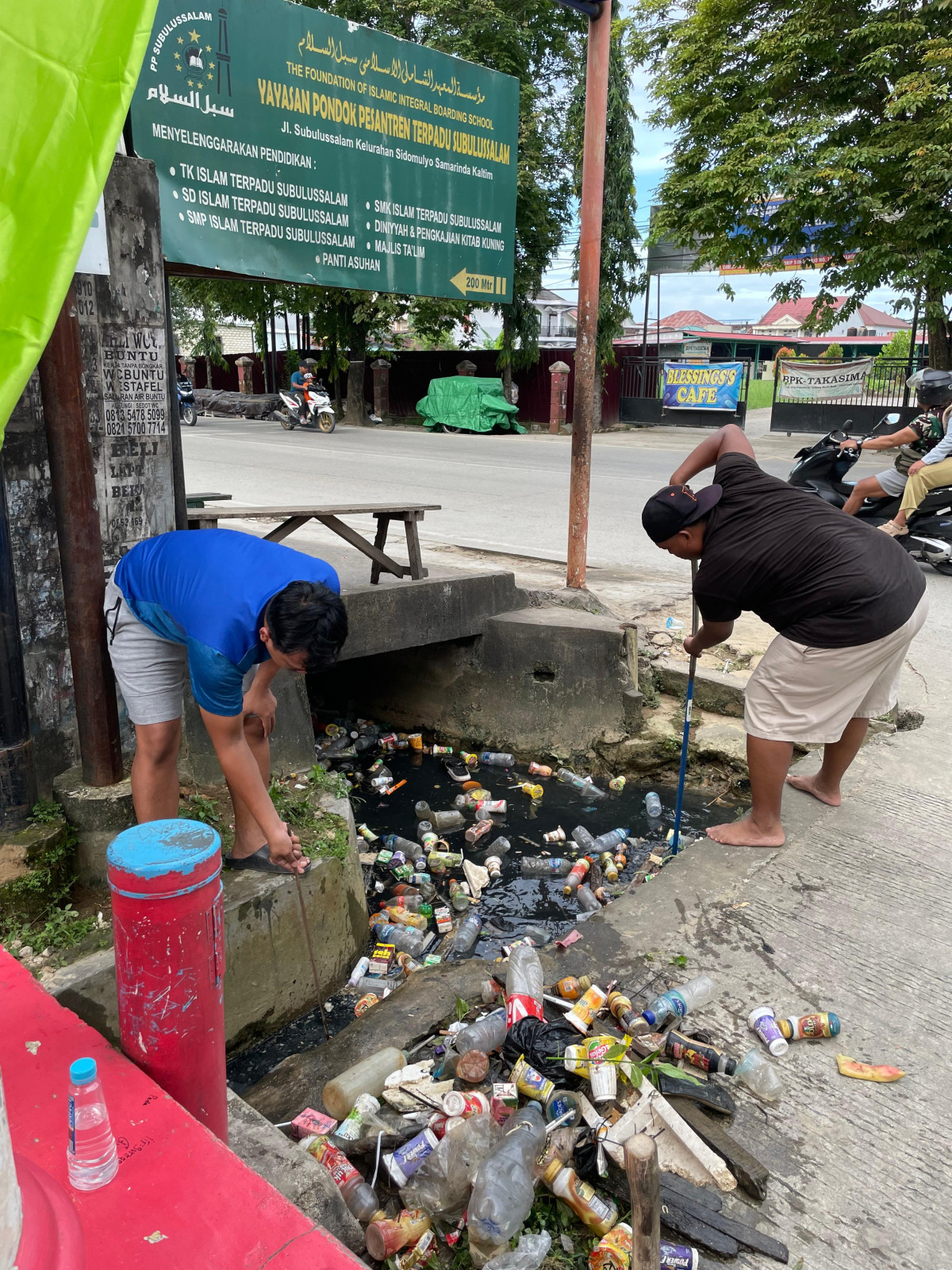 Kerja bakti jalan subulussalam