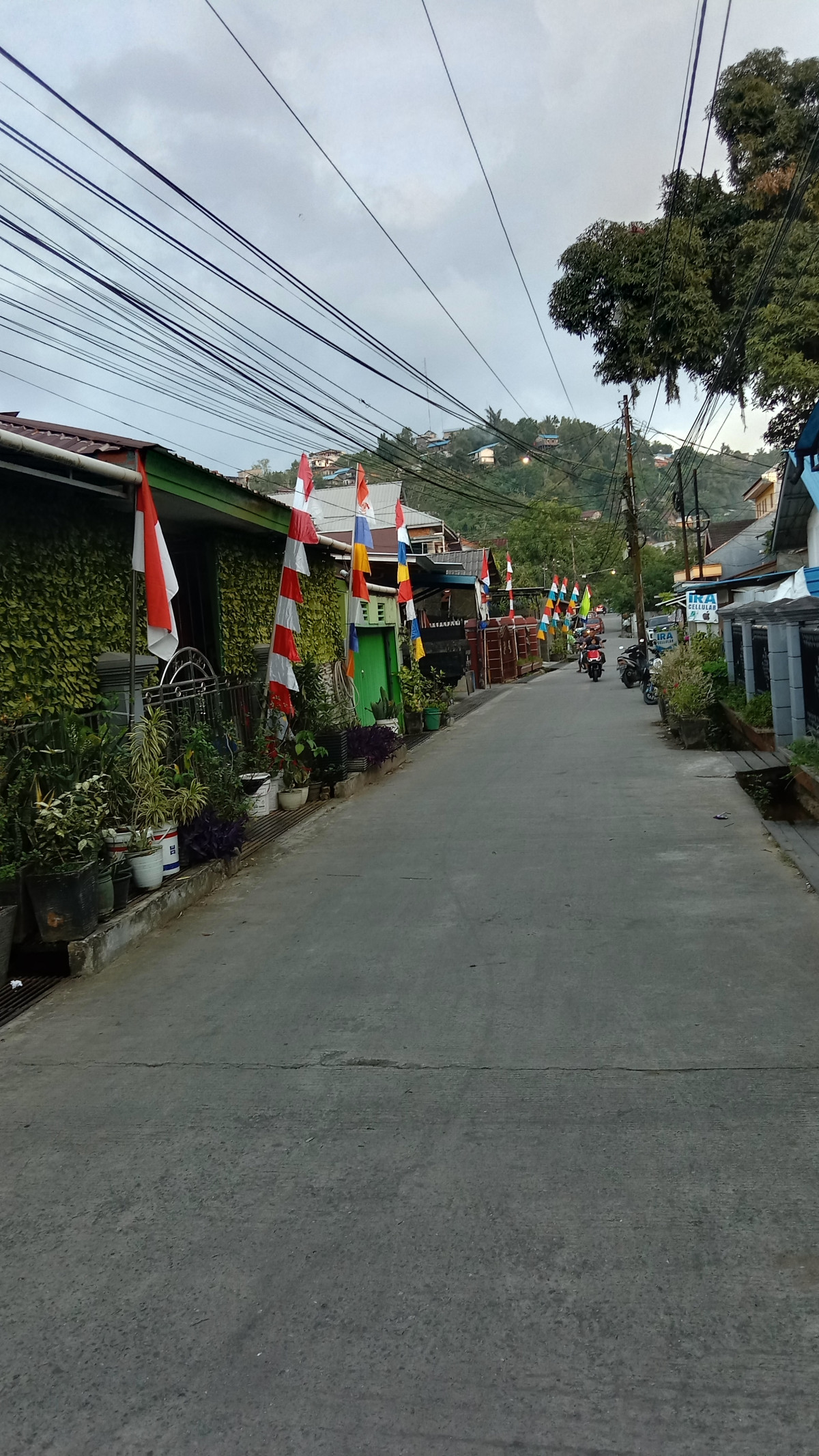 Pemasangan Umbul-umbul.