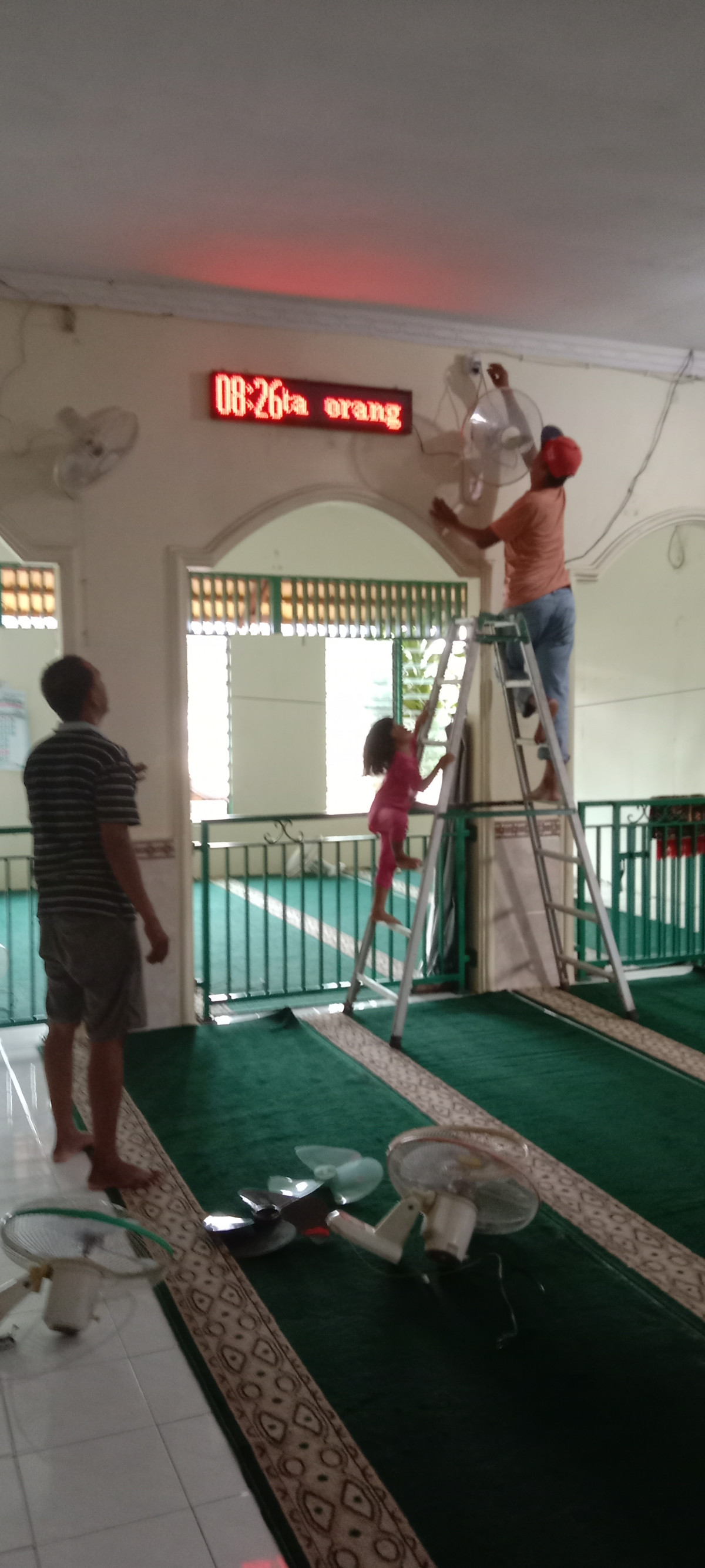 Kerja bakti / gotong royong membersihkan Langgar Al Istiqomah