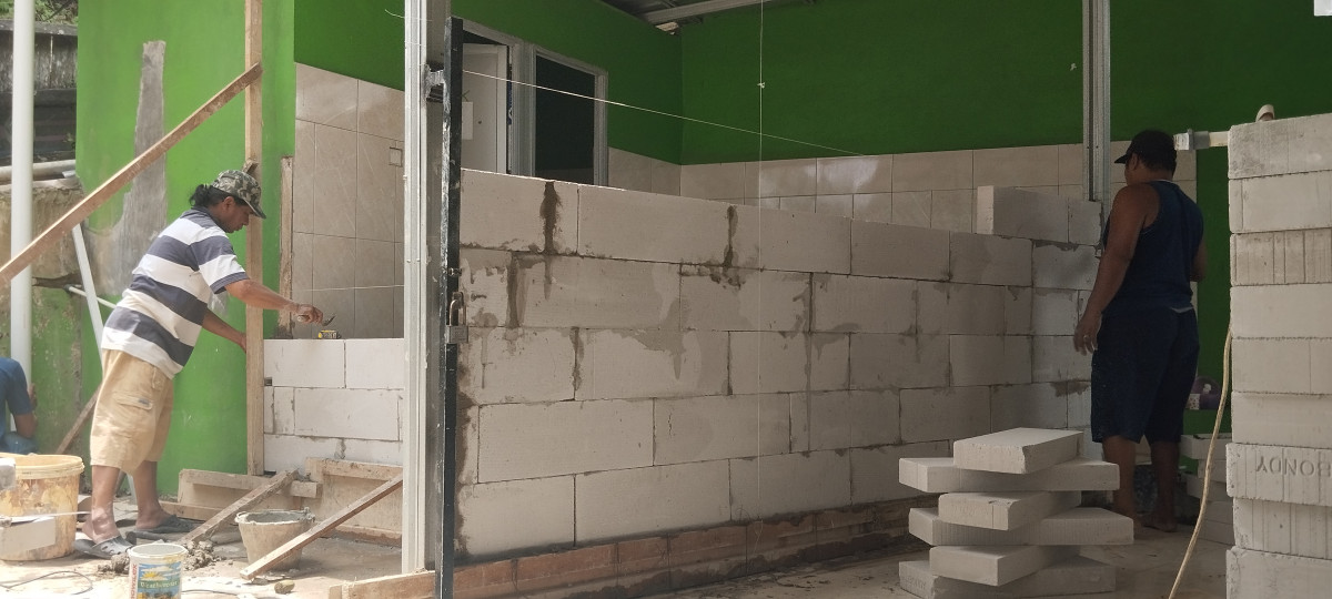 Pembuat sekat toilet masjid