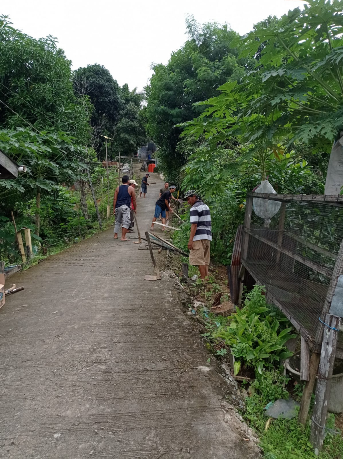 Kerja bakti di lingkungan masjid fatkhul Khoir