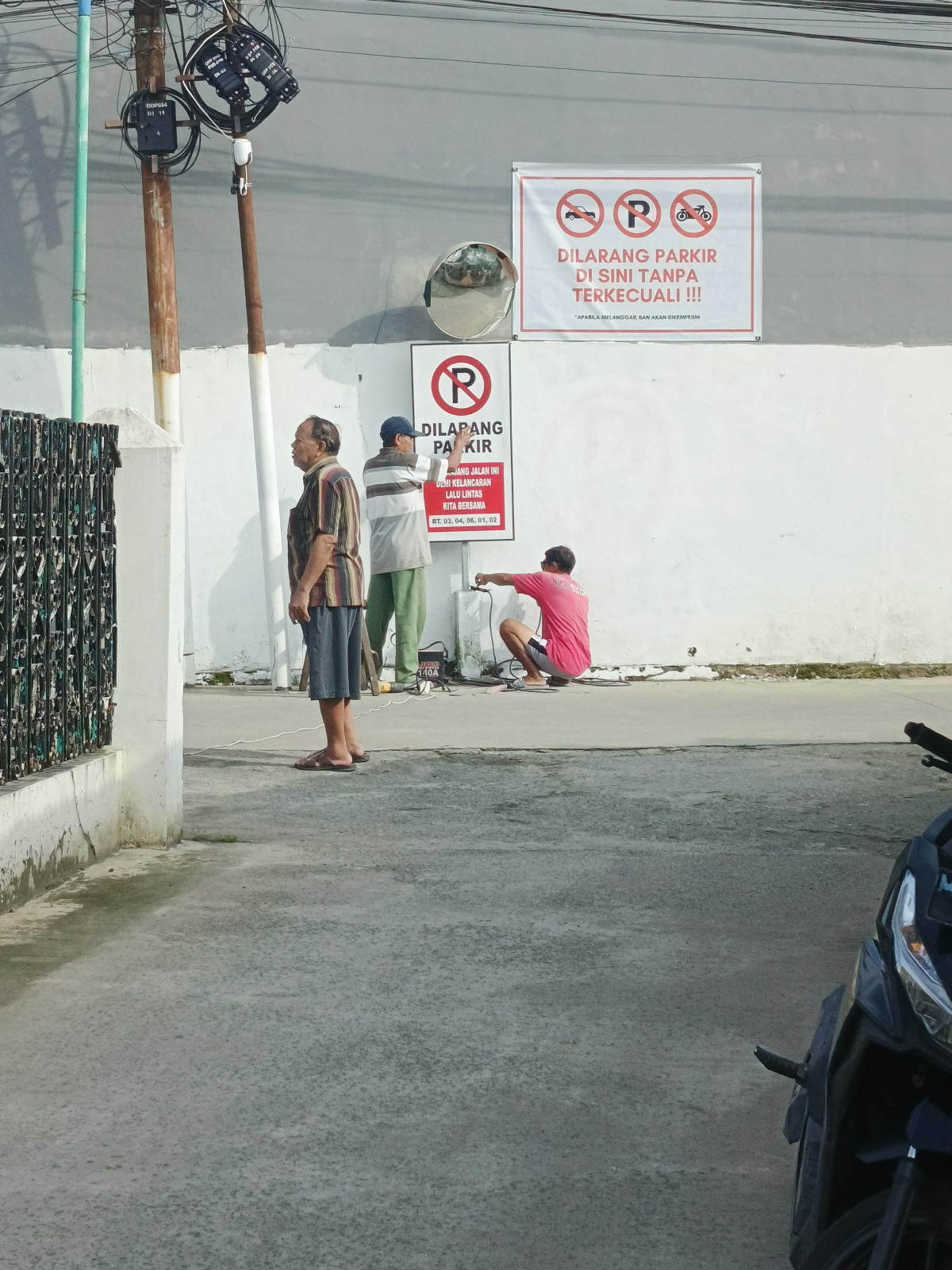 Pemasangan rambu