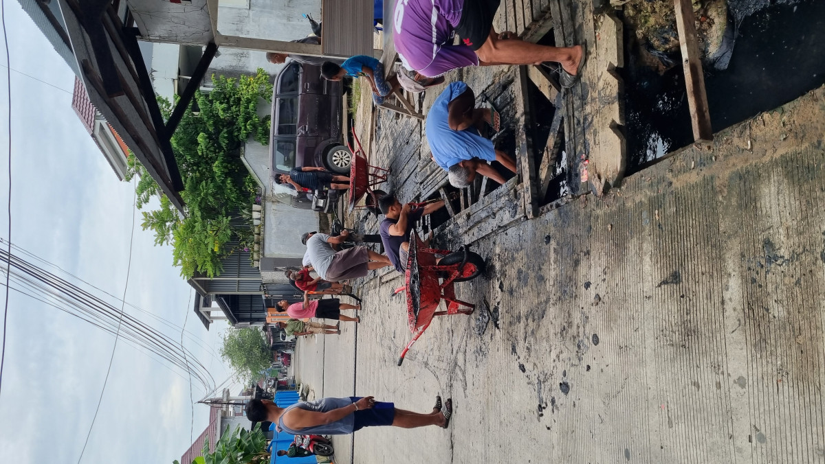 Kerja bhakti lingkungan RT 04 kel pelita