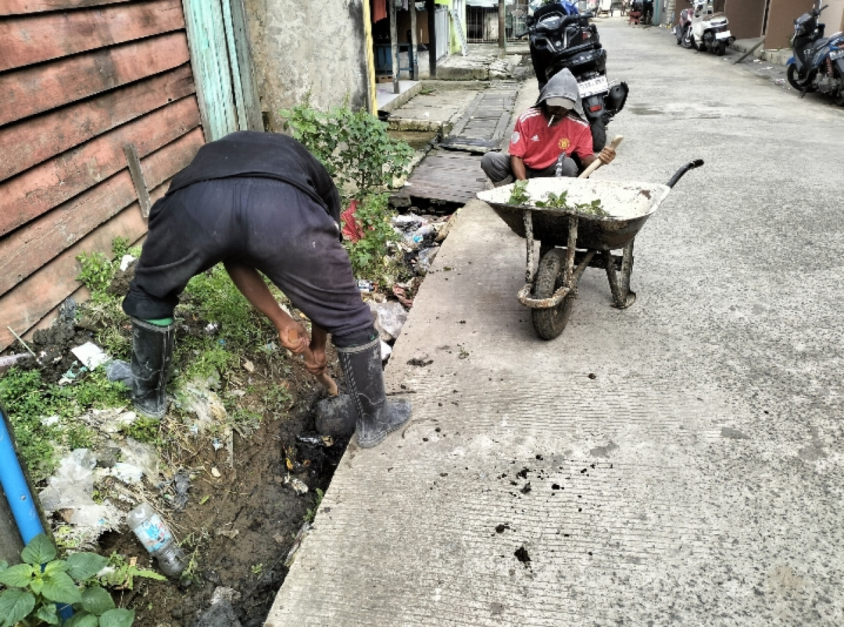 Kerja bakti warga RT 06
