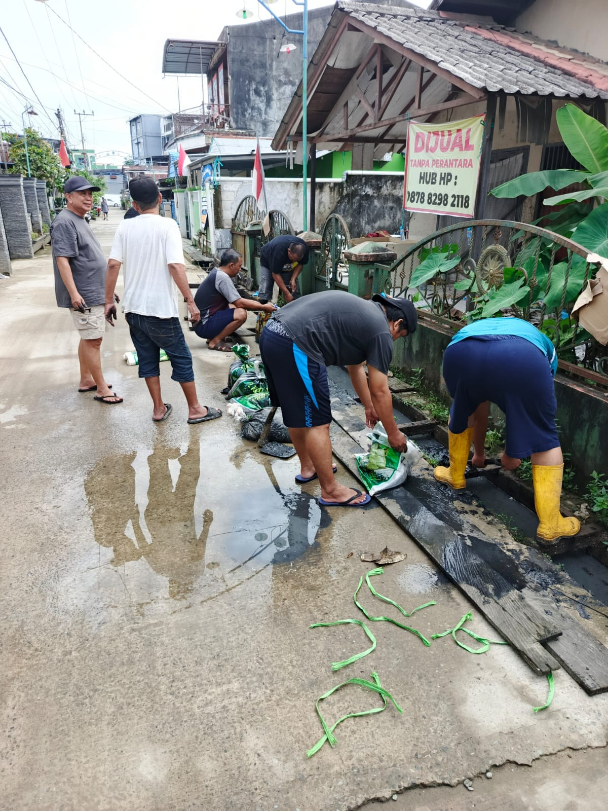 Kerja Bakti warga RT 06