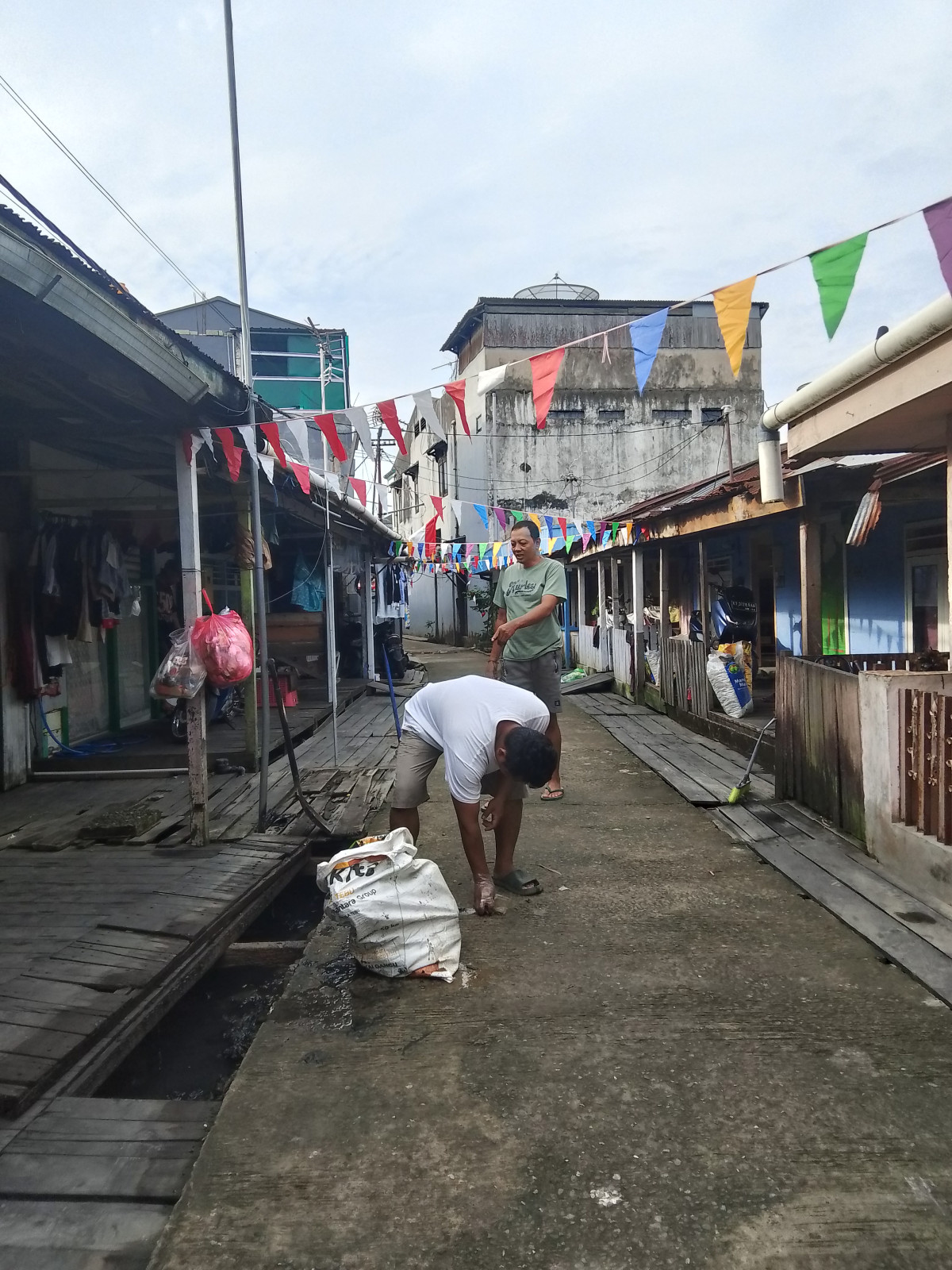 Kerja bakti di lingkungan RT 07