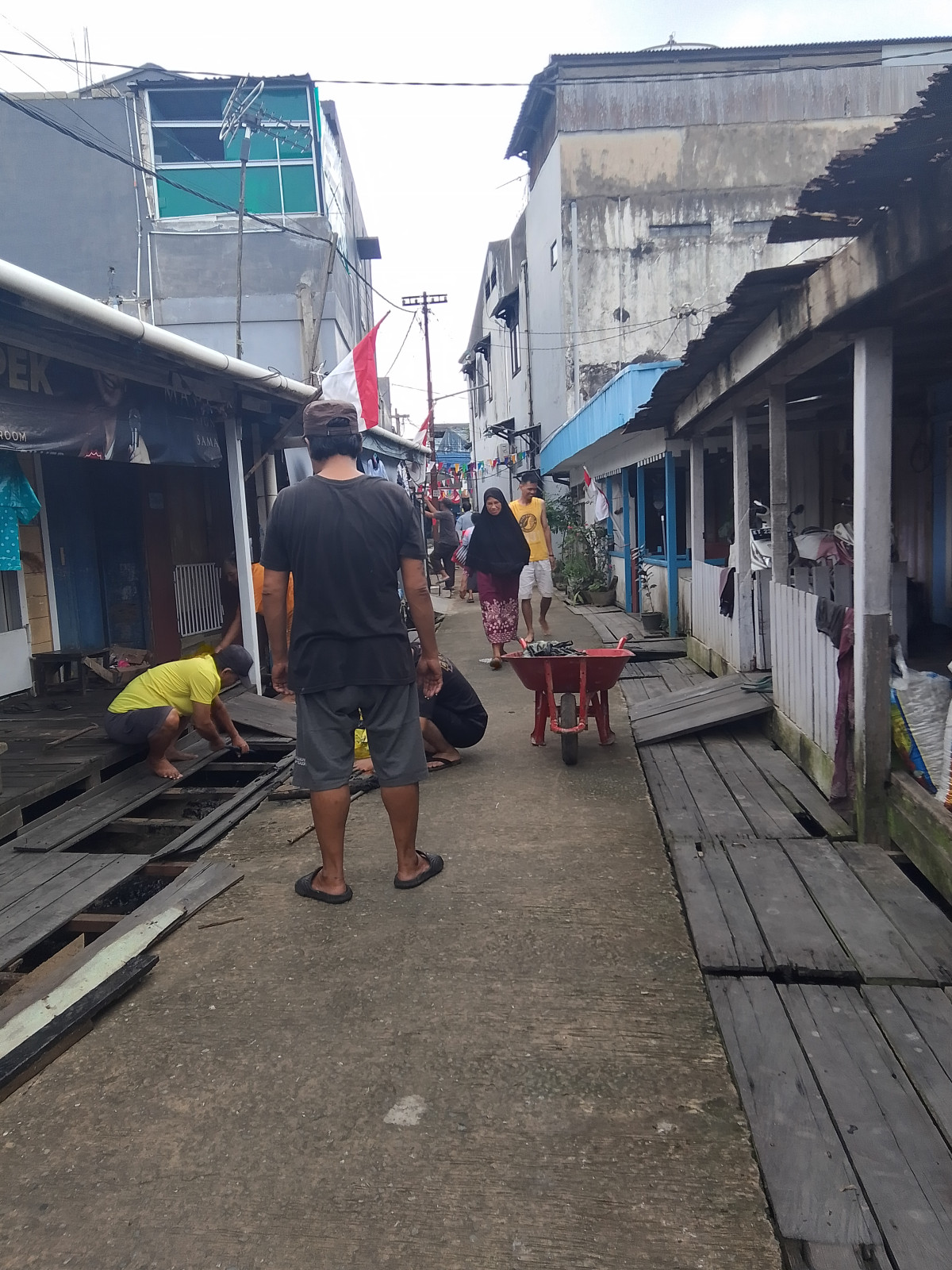 Kerja bakti di lingkungan RT 07