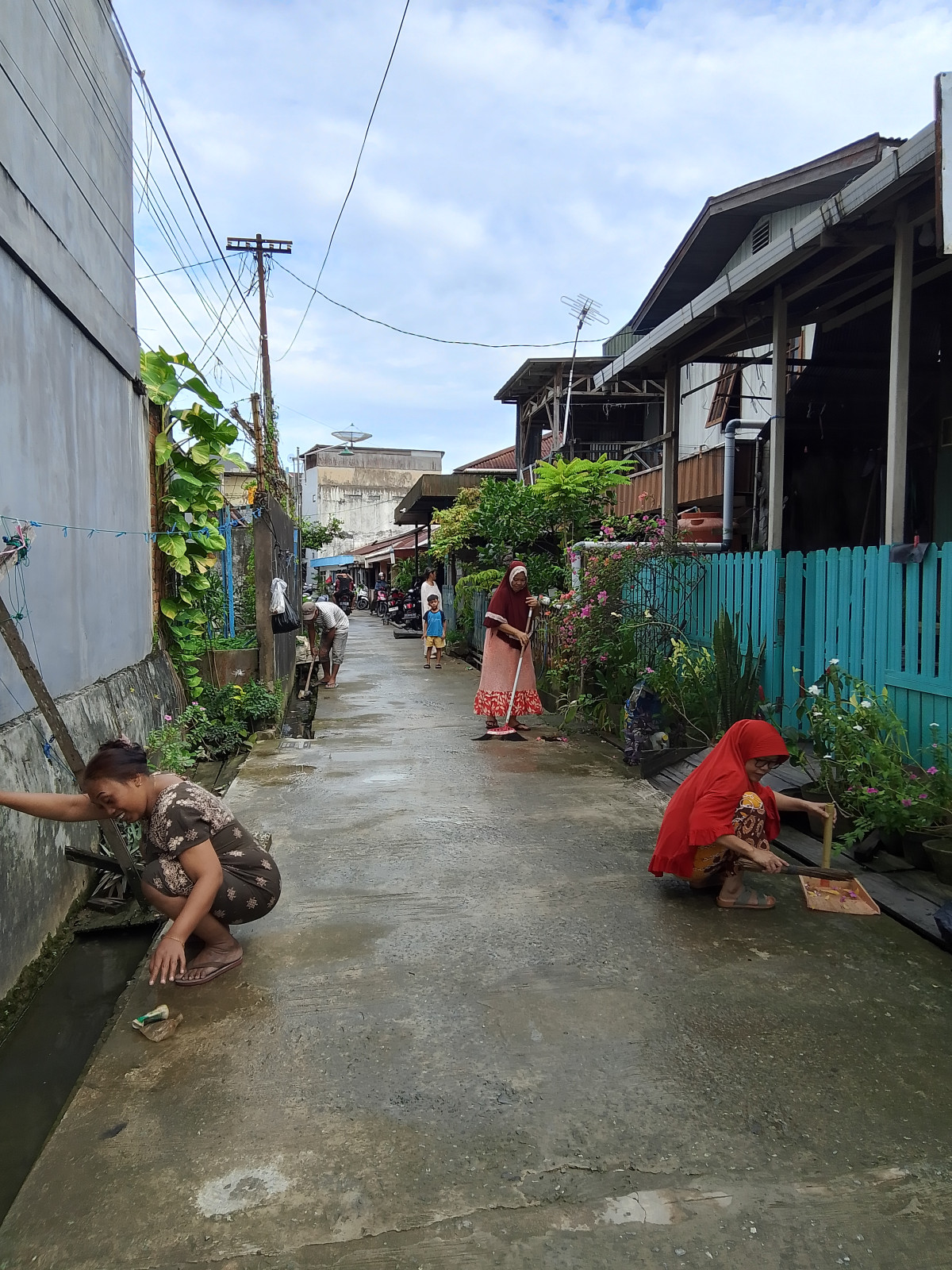 Kerja bakti di lingkungan RT 07