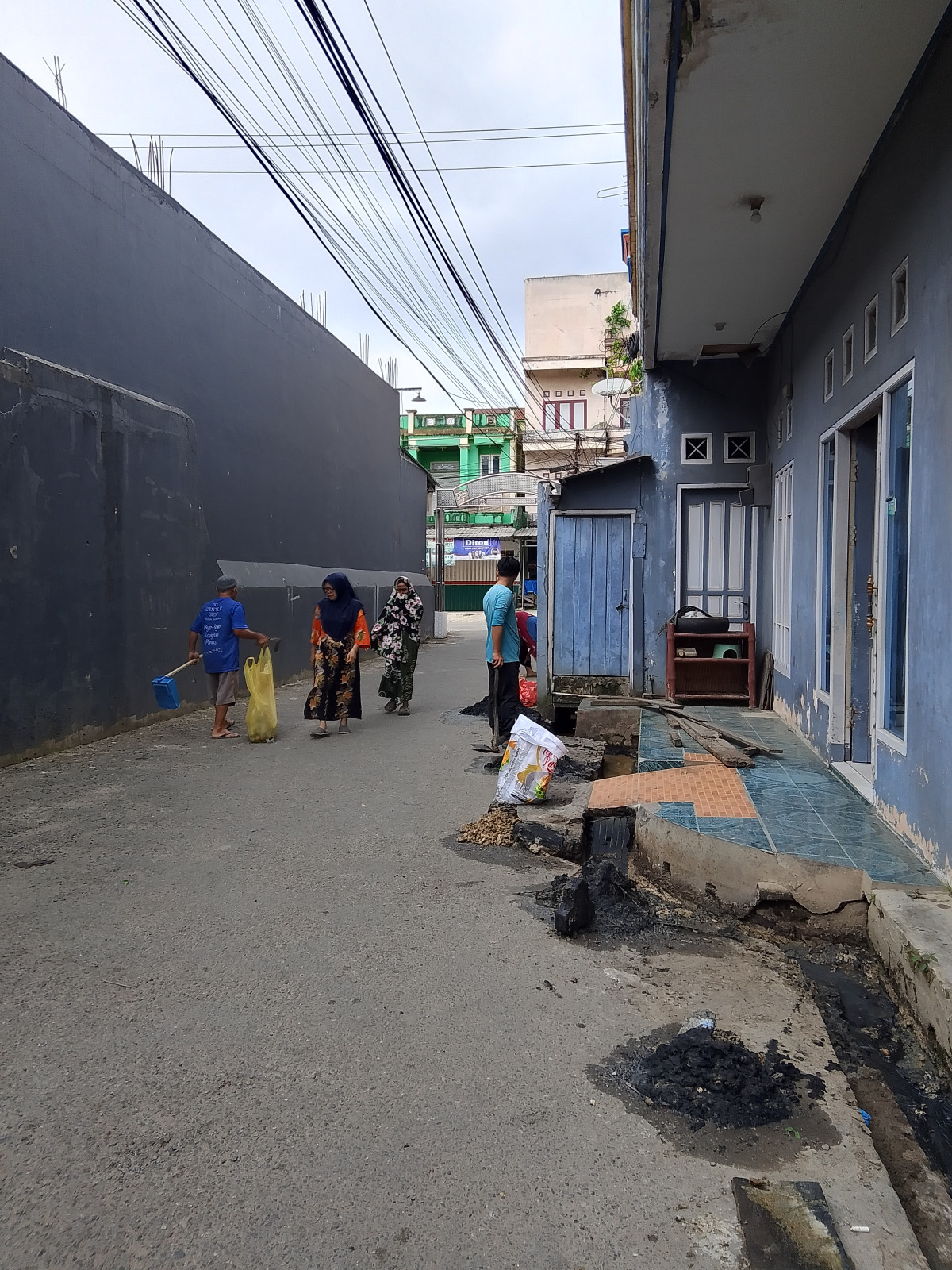 Kerja bakti di lingkungan RT 07