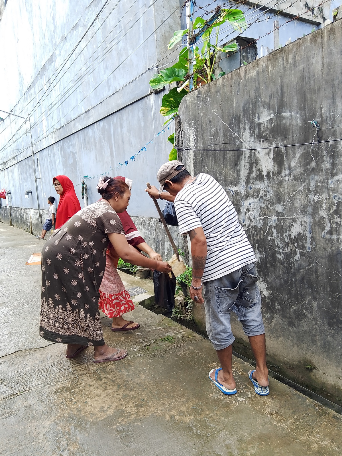 Kerja bakti di lingkungan RT 07