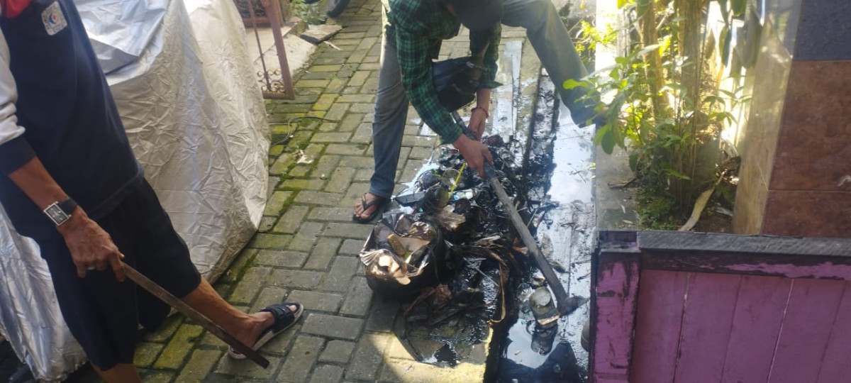 Kerja bakti sekitaran gg arema dan pelita