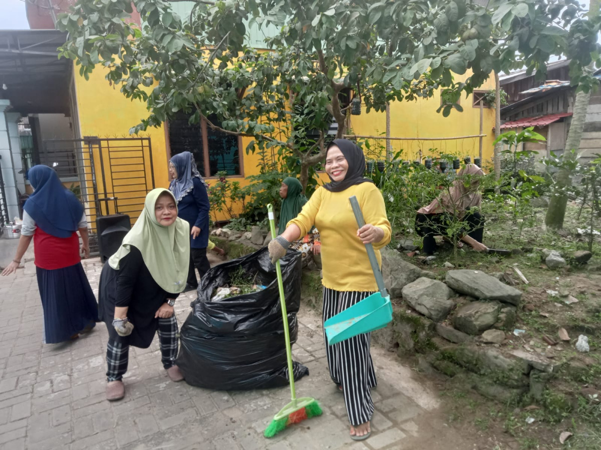 Kerja Bhakti Kebun Dawis