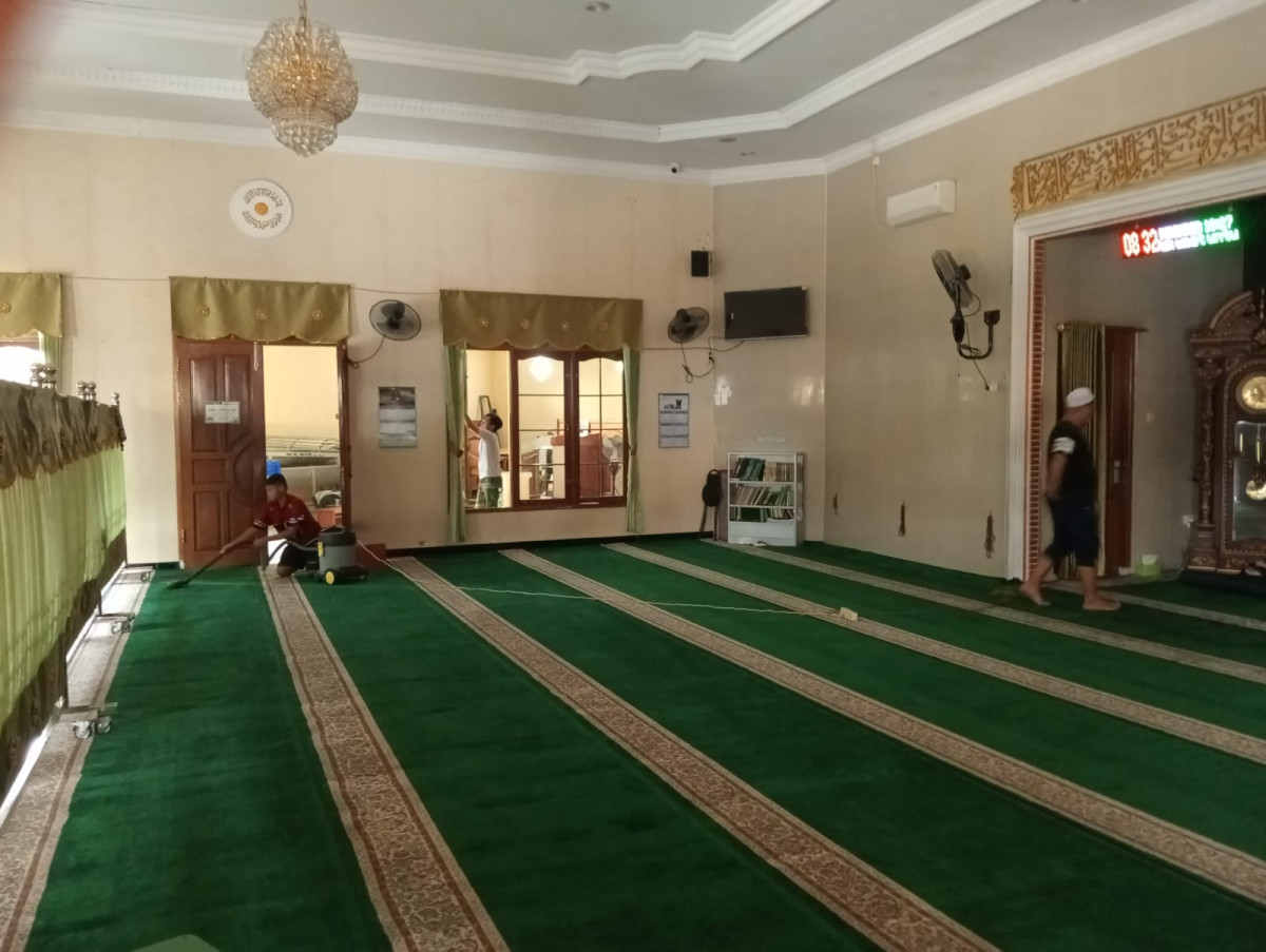 Kerja Bakti di Langgar Al-Wahhab
