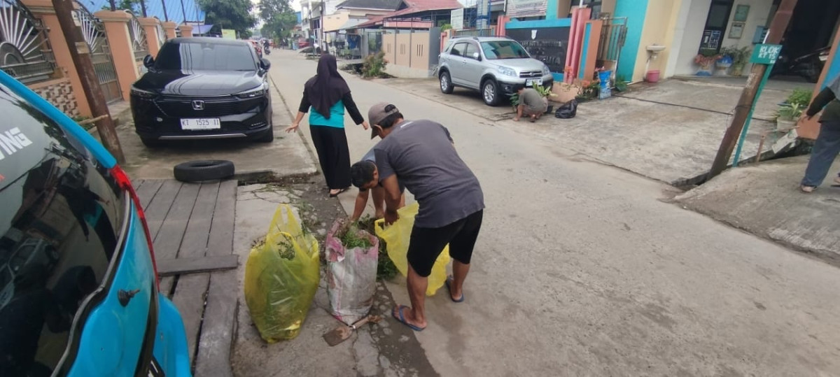 Kerja bakti blok. G
