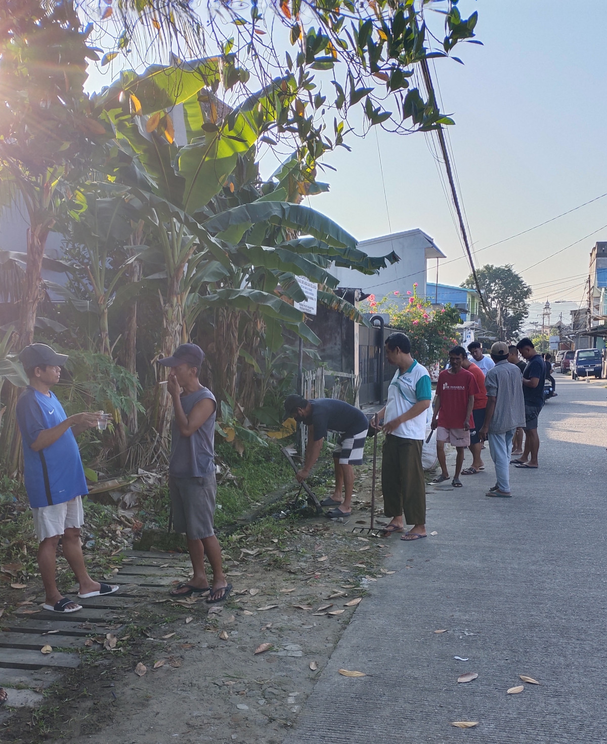 Kegiatan Kerja Bakti warga RT 16