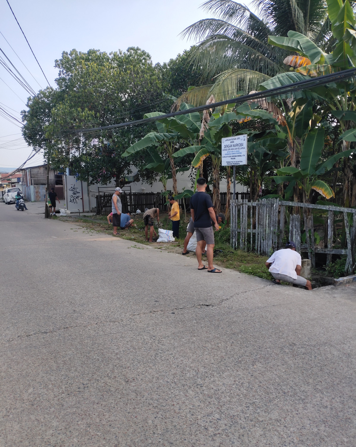 Kegiatan Kerja Bakti RT 16 Kelurahan Pelita