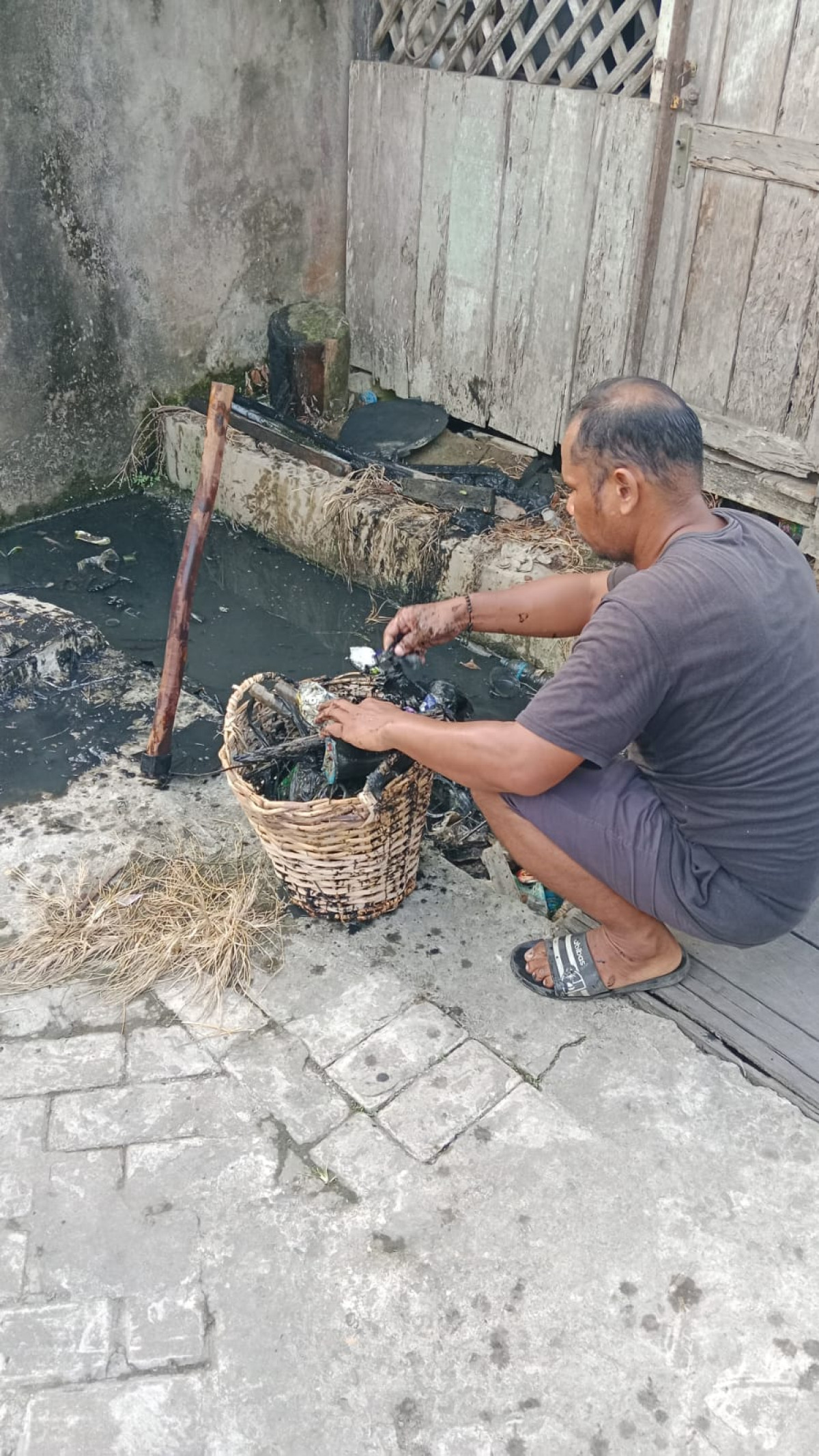 Kerja bakti dilingkungan rumah