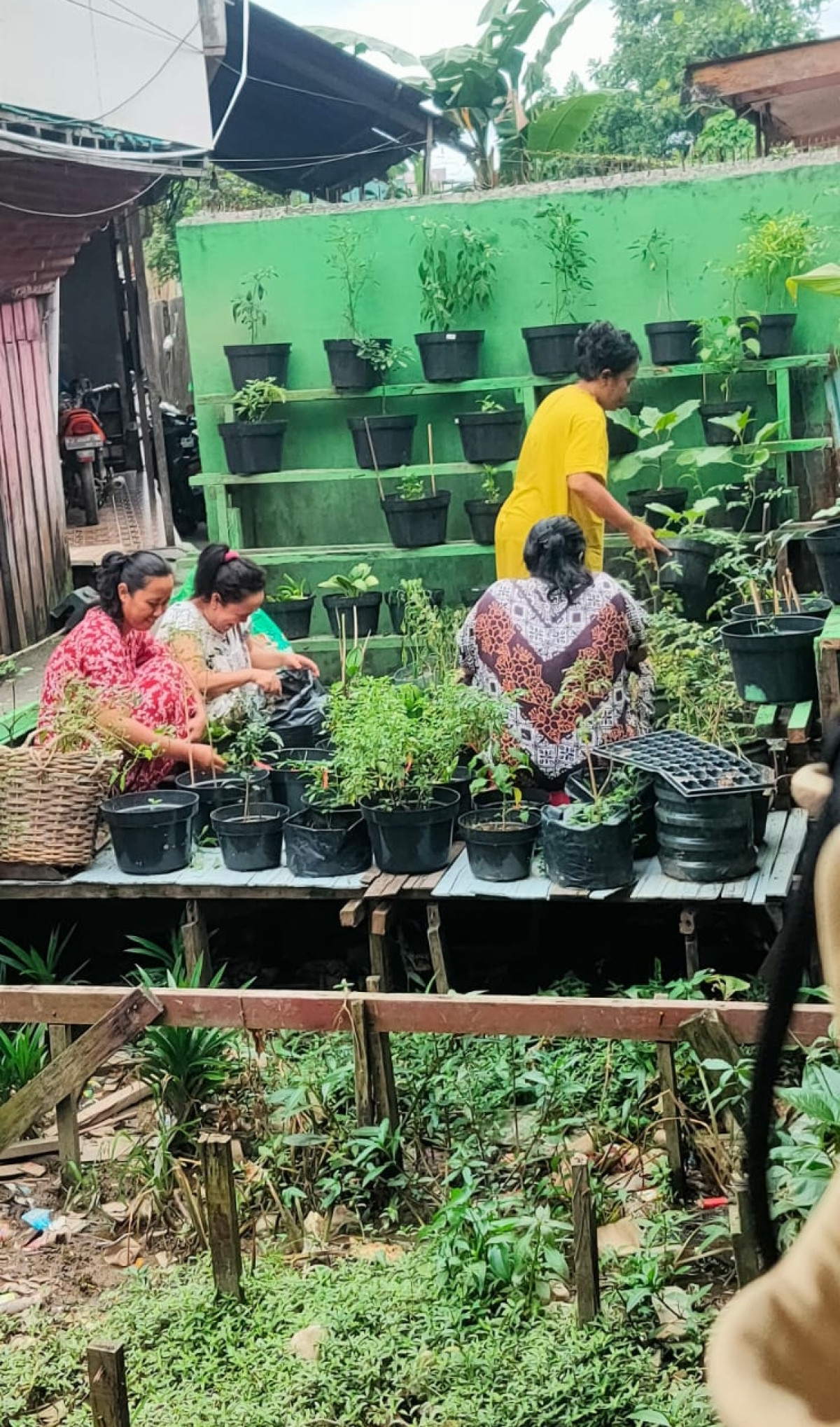 Kerja bakti rutin bulanan RT