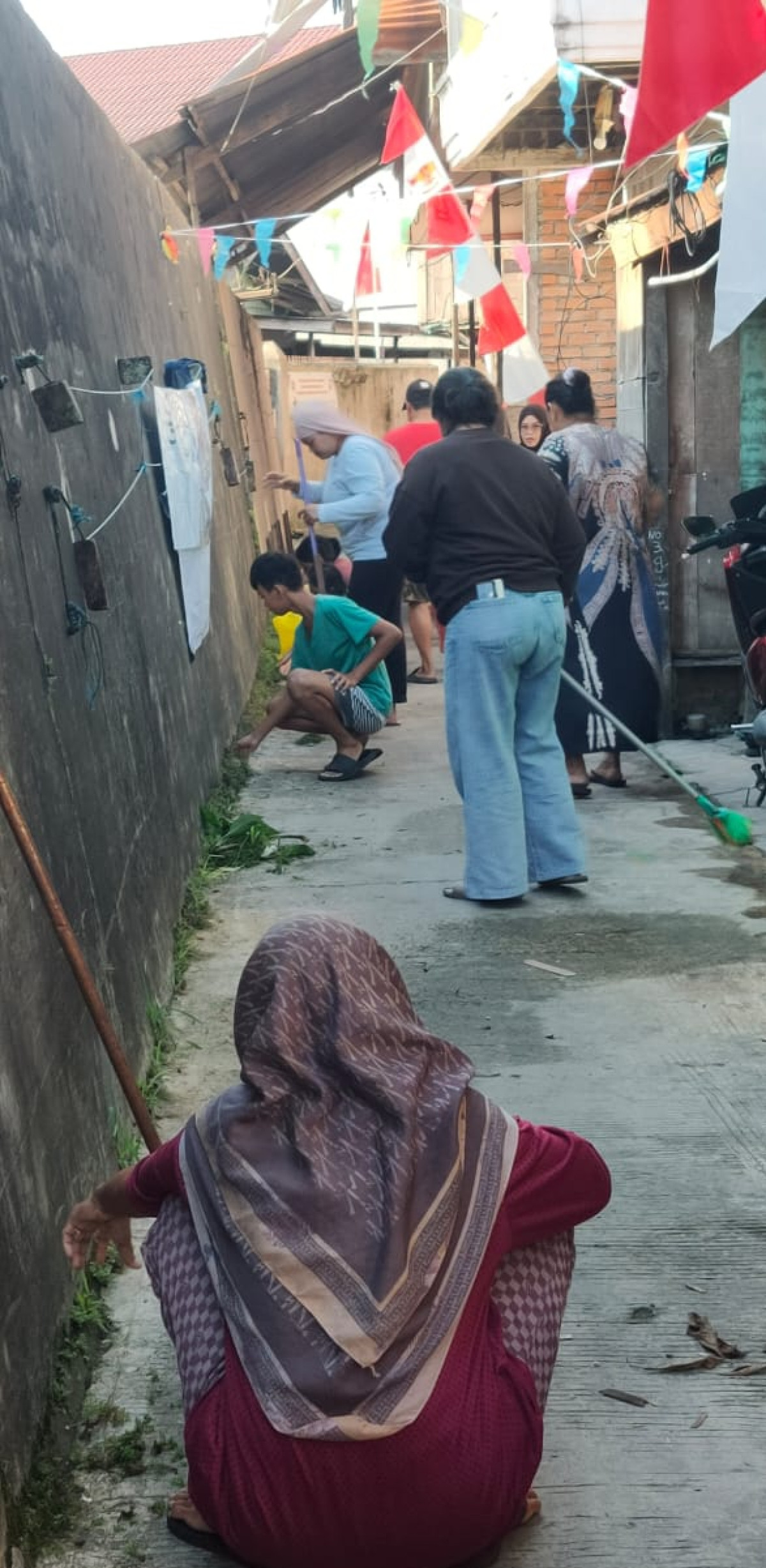 Kerja bakti rutin bulanan