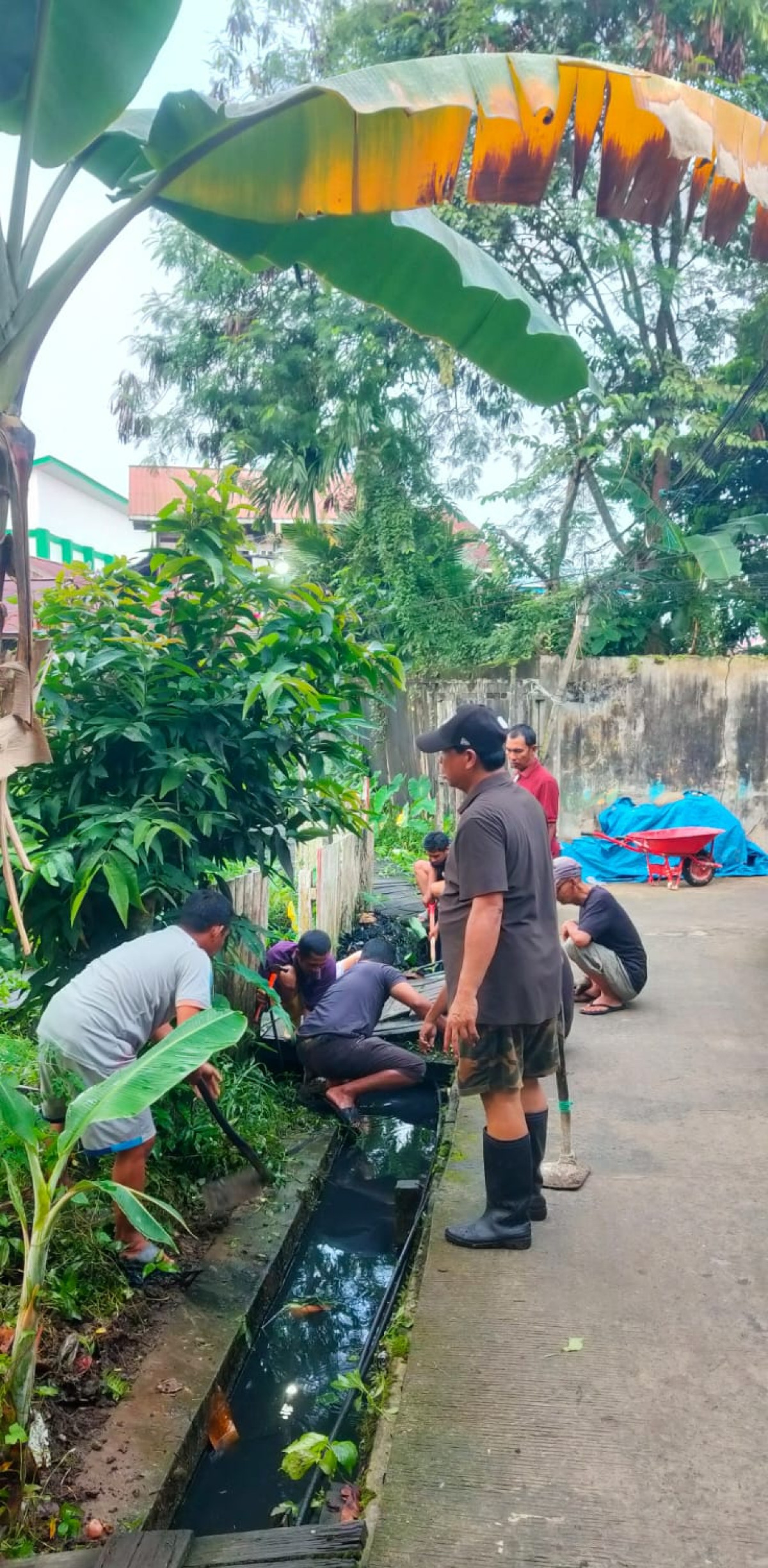 Kegiatan kerja bakti rutin bulanan