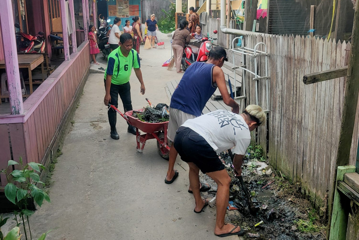 Kerja bakti rutin bulanan