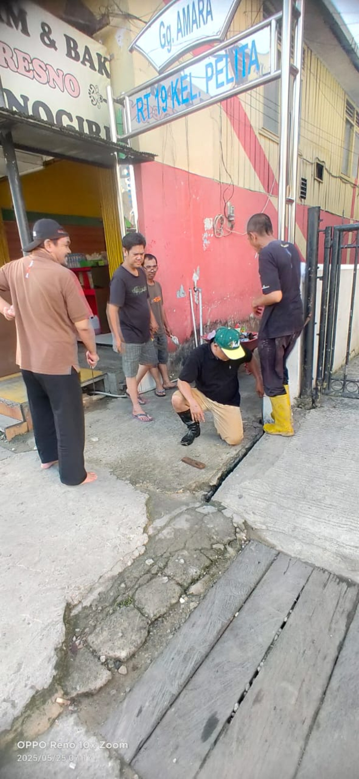 Kerja bakti rutin bulanan