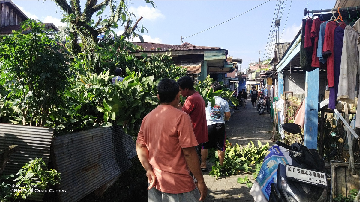 Kerja bakti di lingkungan RT 20