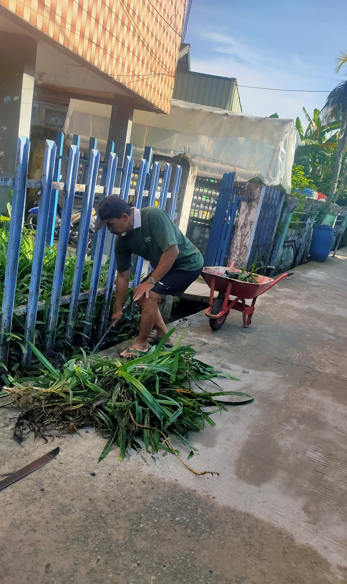 kerja bakti di rt 22 kel pelita