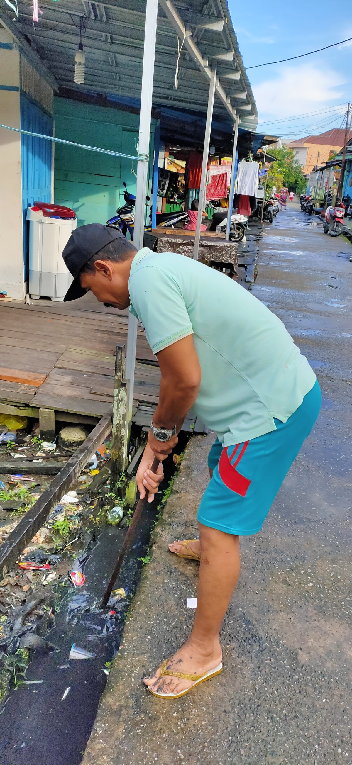 gotong royong di rt 22 kel pelita