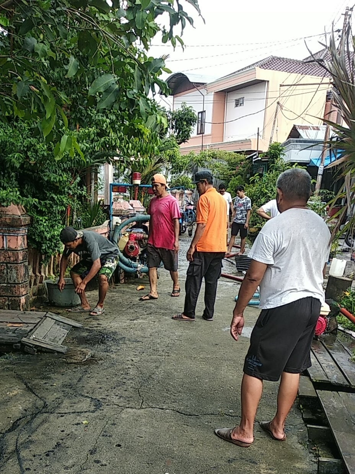 kerja bakti di rt 22 kel pelita