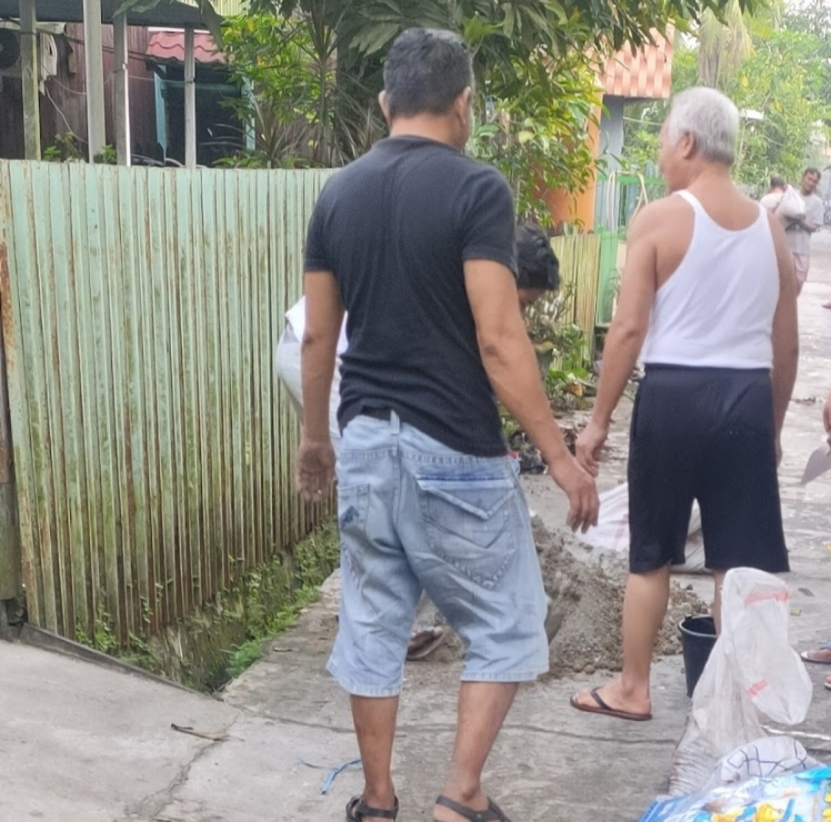 kerja bakti di rt 22 kel pelita