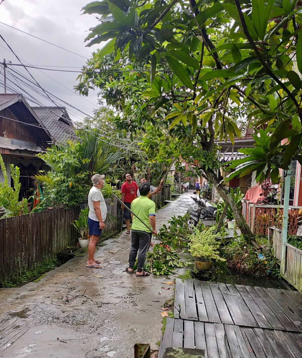 kerja bakti di rt 22 kel pelita