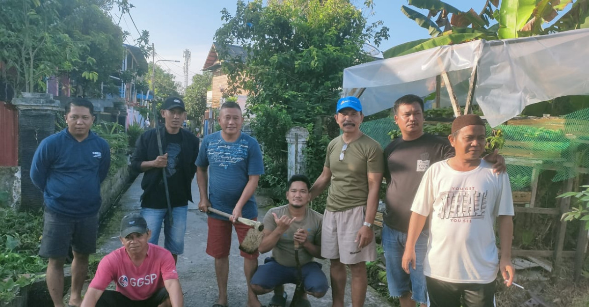 kerja bakti di rt 22 kelurahan pelita