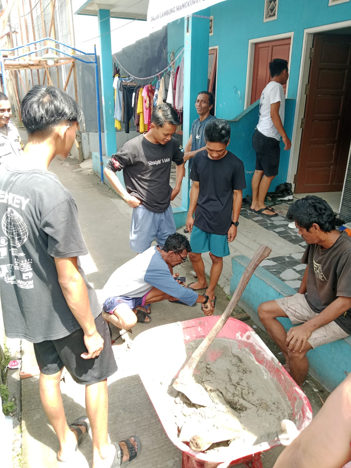 gotongroyong pembuatan polisi tidur