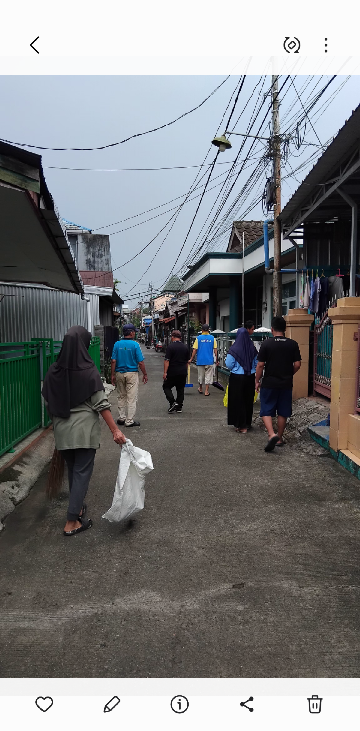 Kerja bakti warga RT 24 Pelita Jl. Lambung mangkurat Gg 3