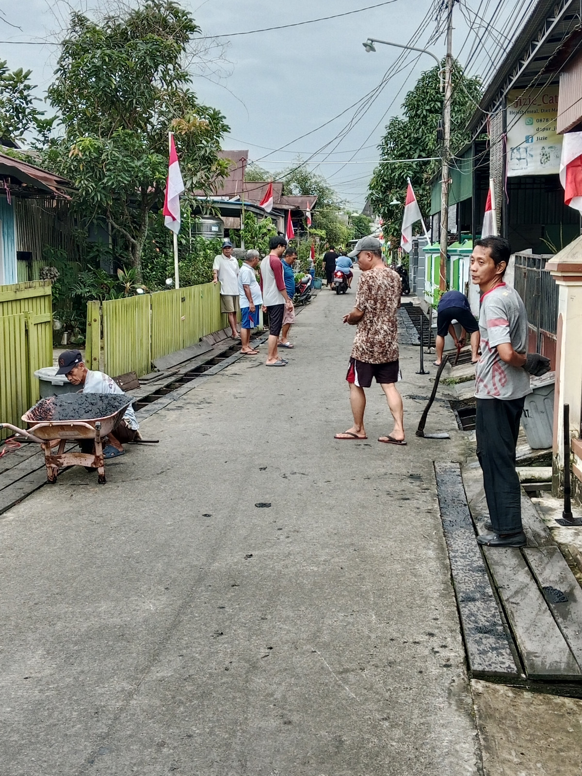 Kegiatan Gotong Royong Gg. Syahdan Thayib Rt. 27