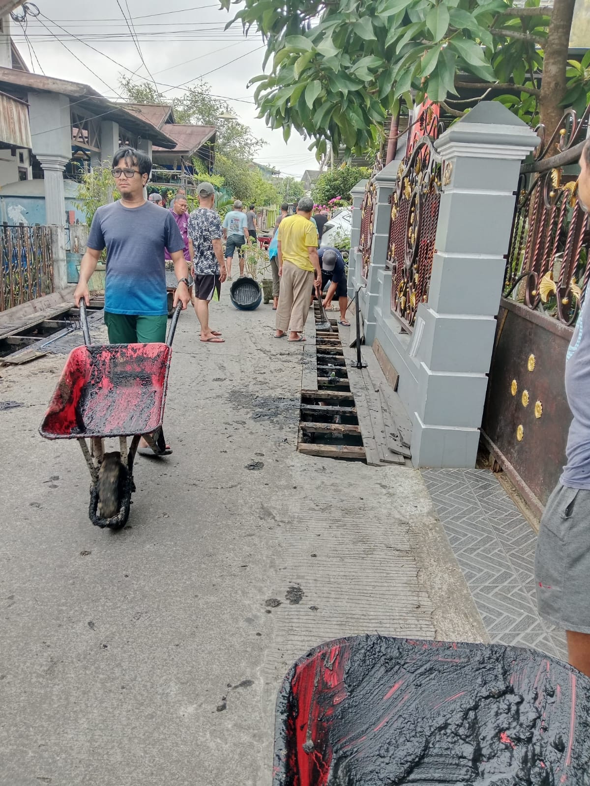 Kerja bakti dan gotong royong RT 27
