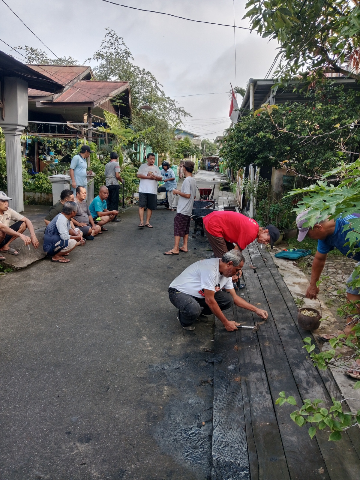 Kerja bakti di lingkungan RT 27