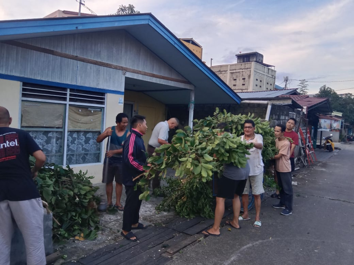 Kerja bakti di Jl. Abdul Azis Samad Gg. Kenari 1