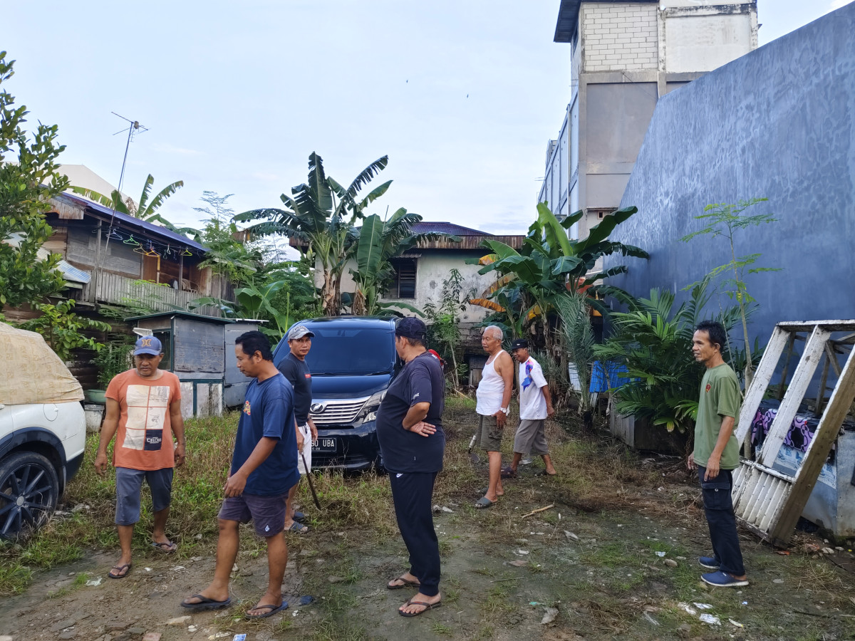 Kerja bakti rt 28, Kenari 1