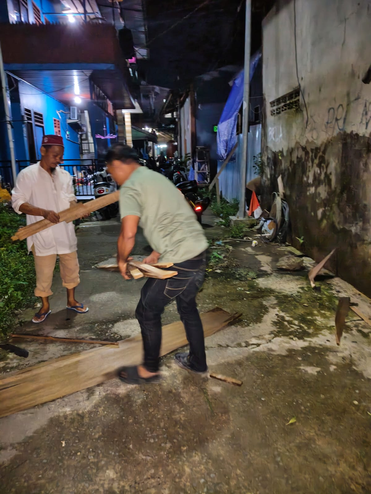 Kerja bakti Gg. H. Mastur Rt.33