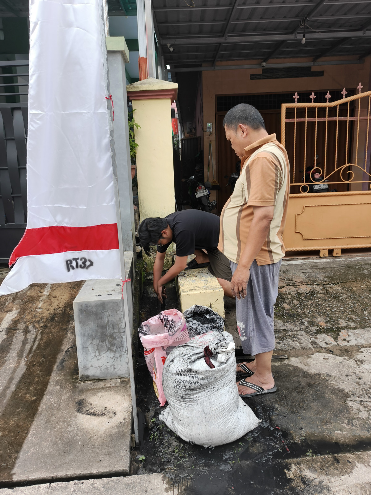KERJA BAKTI DIWILAYAH RT 37
