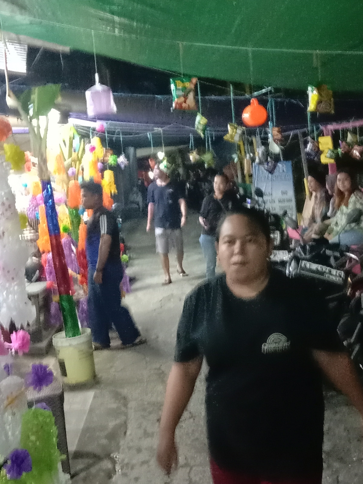 Kerja bakti membersihkan jalan