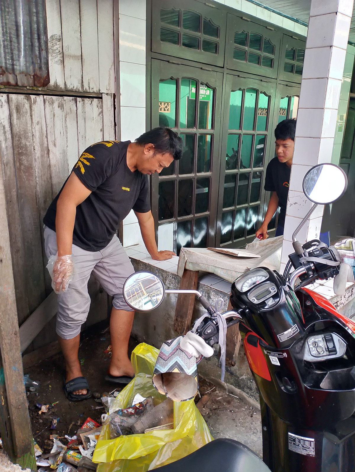 KERJA BAKTI DI KAWASAN LORONG GANESA