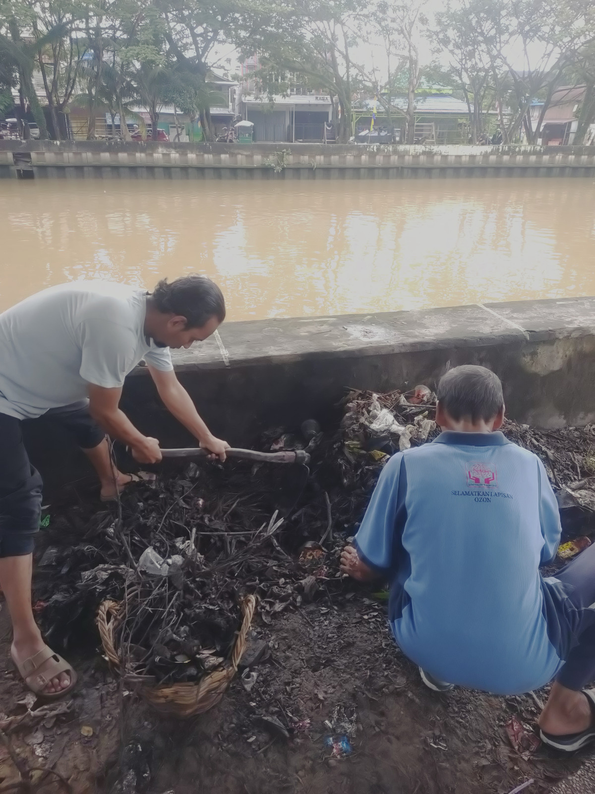 Kerja bakti RT 044 & RT 043
