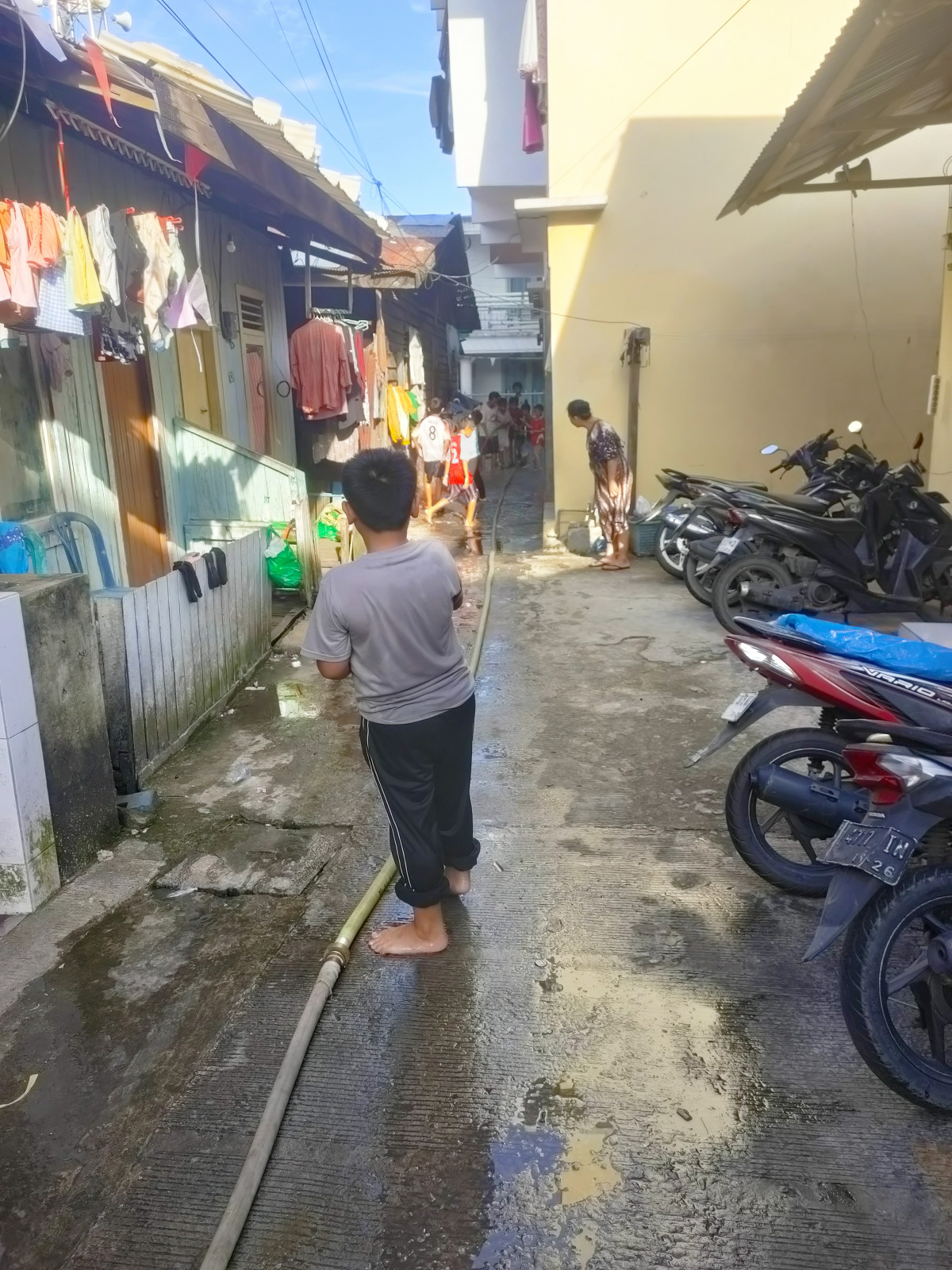 Bersihkan jalanan