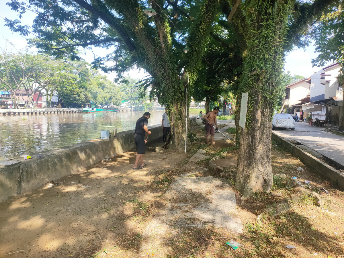 gotong royong gg taman, foging dan bersihkan jalan dan parit