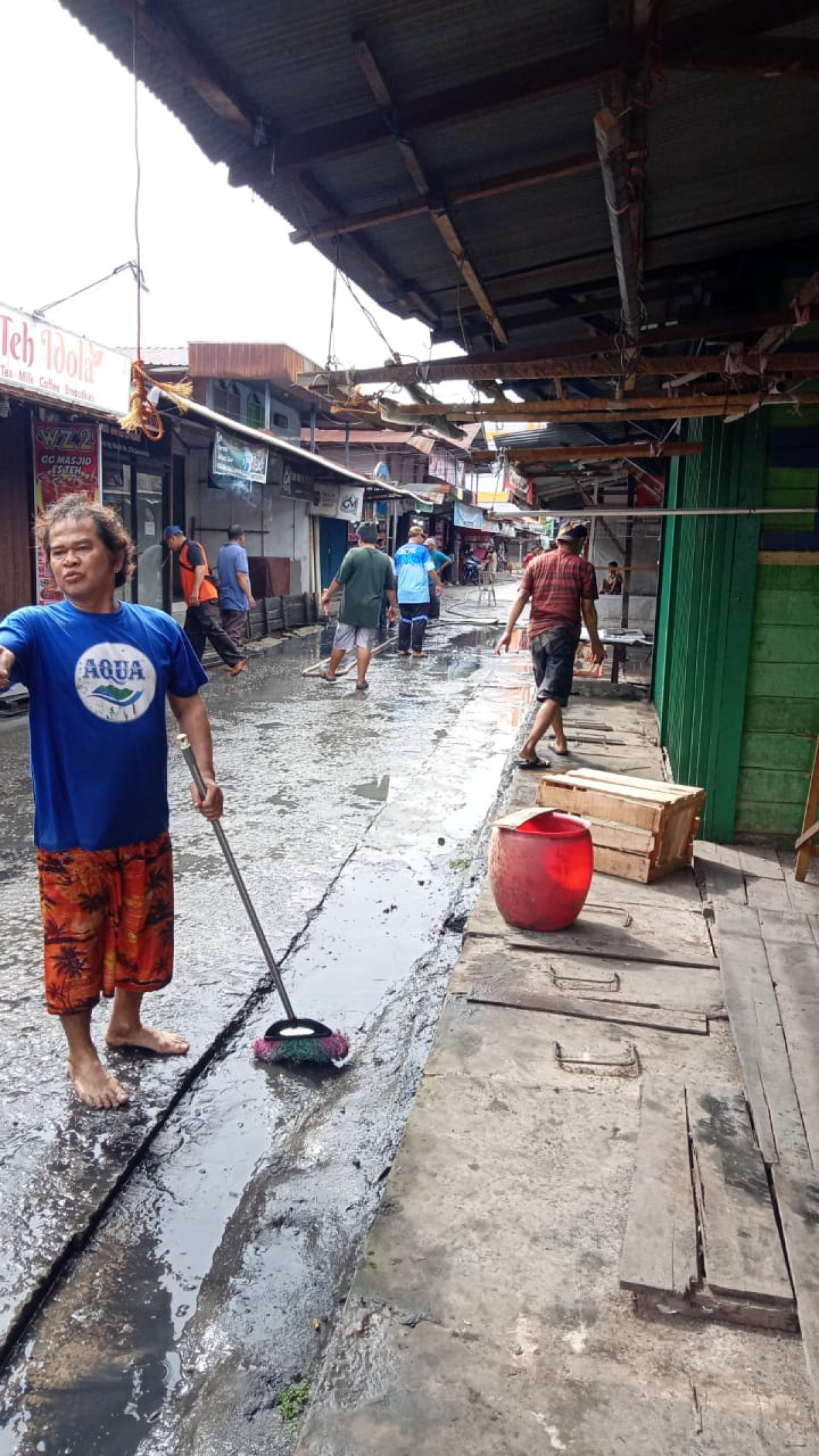 Kerja bakti bulanan rutin