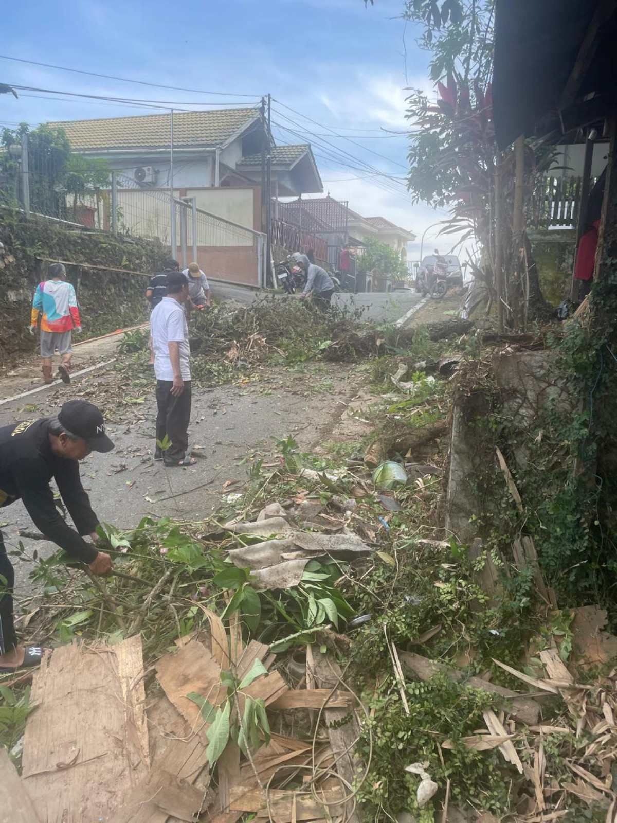 Kerja Bakti RT 20 di Jalan Dayak Modang 12 April 2026