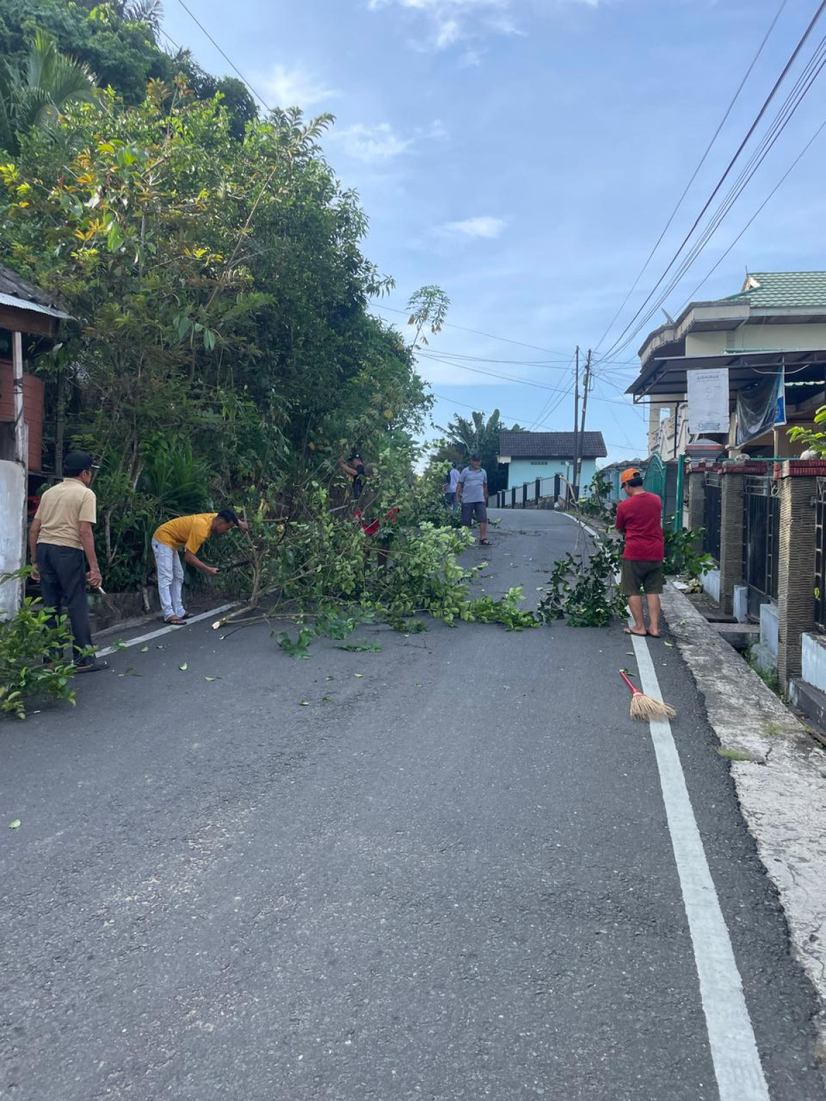 Kerja Bakti RT 20 di Jalan Dayak Benuaq 26 April 2026